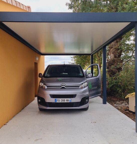 découvrez notre sélection d'abris pour voitures, alliant protection et esthétique. protégez votre véhicule des intempéries tout en embellissant votre espace extérieur.
