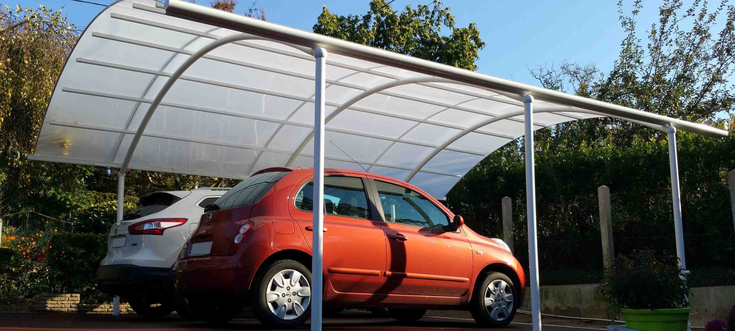 découvrez notre sélection d'abris voiture, idéaux pour protéger votre véhicule des intempéries et du soleil. offrant sécurité et style, nos abris s'intègrent parfaitement à votre espace extérieur tout en préservant la valeur de votre voiture.
