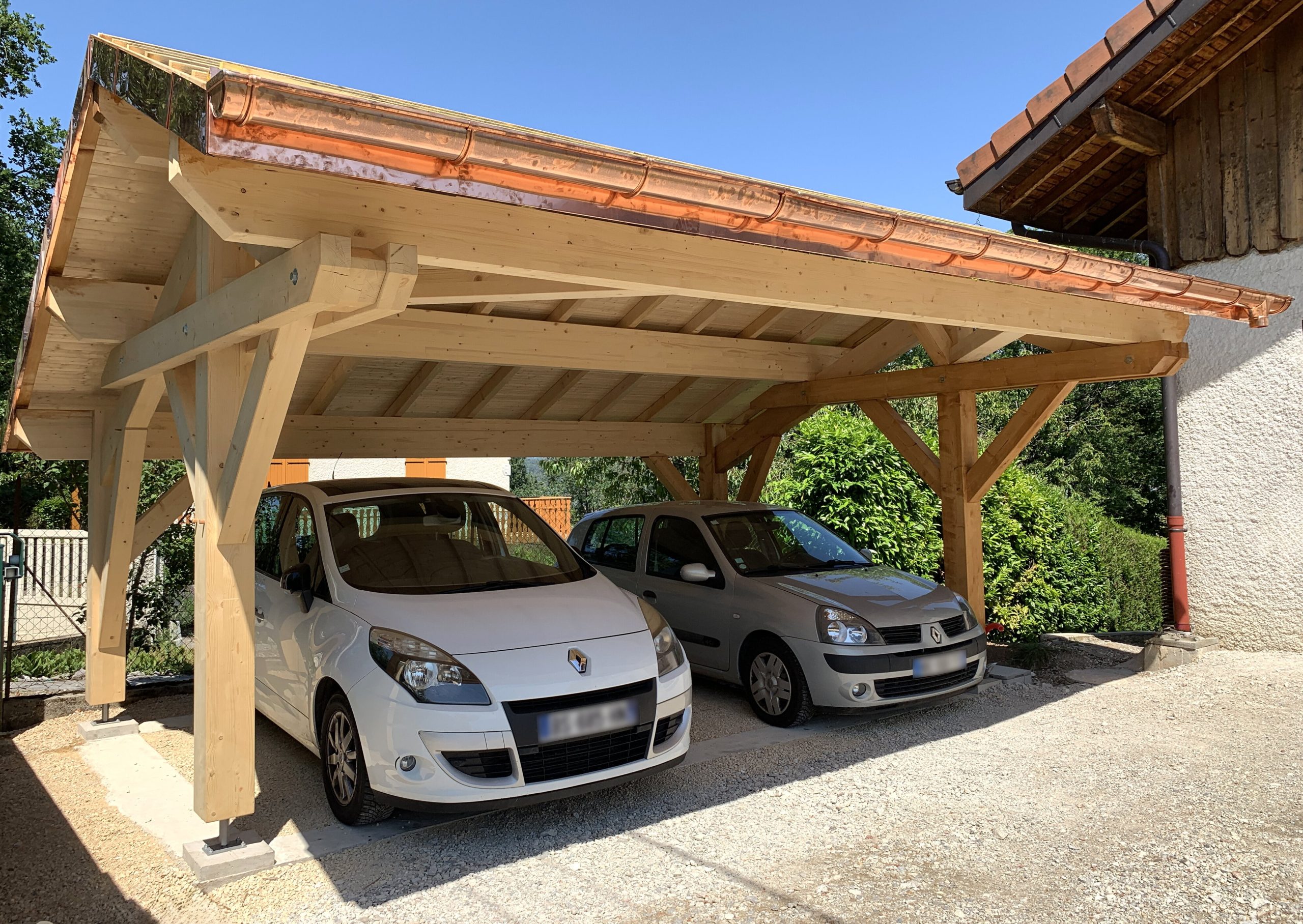 découvrez notre sélection d'abris voiture en bois, alliant esthétisme et fonctionnalité. protégez votre véhicule des intempéries tout en embellissant votre extérieur grâce à des designs variés et de qualité. idéal pour garder votre voiture en sécurité et prolonger sa durée de vie.