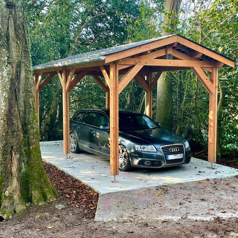 découvrez notre sélection d'abris voiture en bois, alliant esthétisme et robustesse. protégez votre véhicule des intempéries tout en ajoutant une touche naturelle à votre jardin.