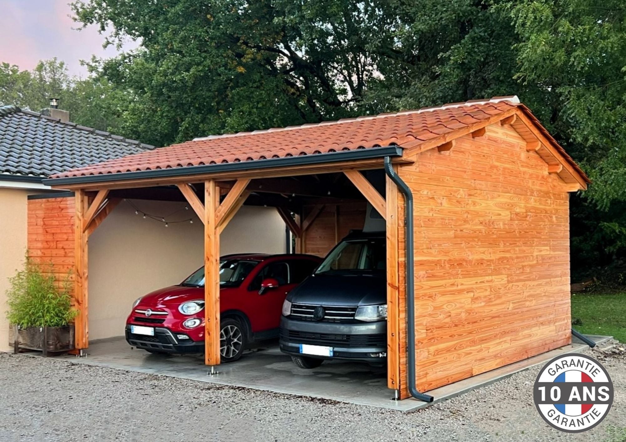 découvrez notre abri voiture en bois, alliant esthétisme et fonctionnalité. protégez votre véhicule des intempéries tout en ajoutant une touche naturelle à votre extérieur. idéal pour embellir votre jardin ou votre allée, cet abri en bois est conçu pour durer.