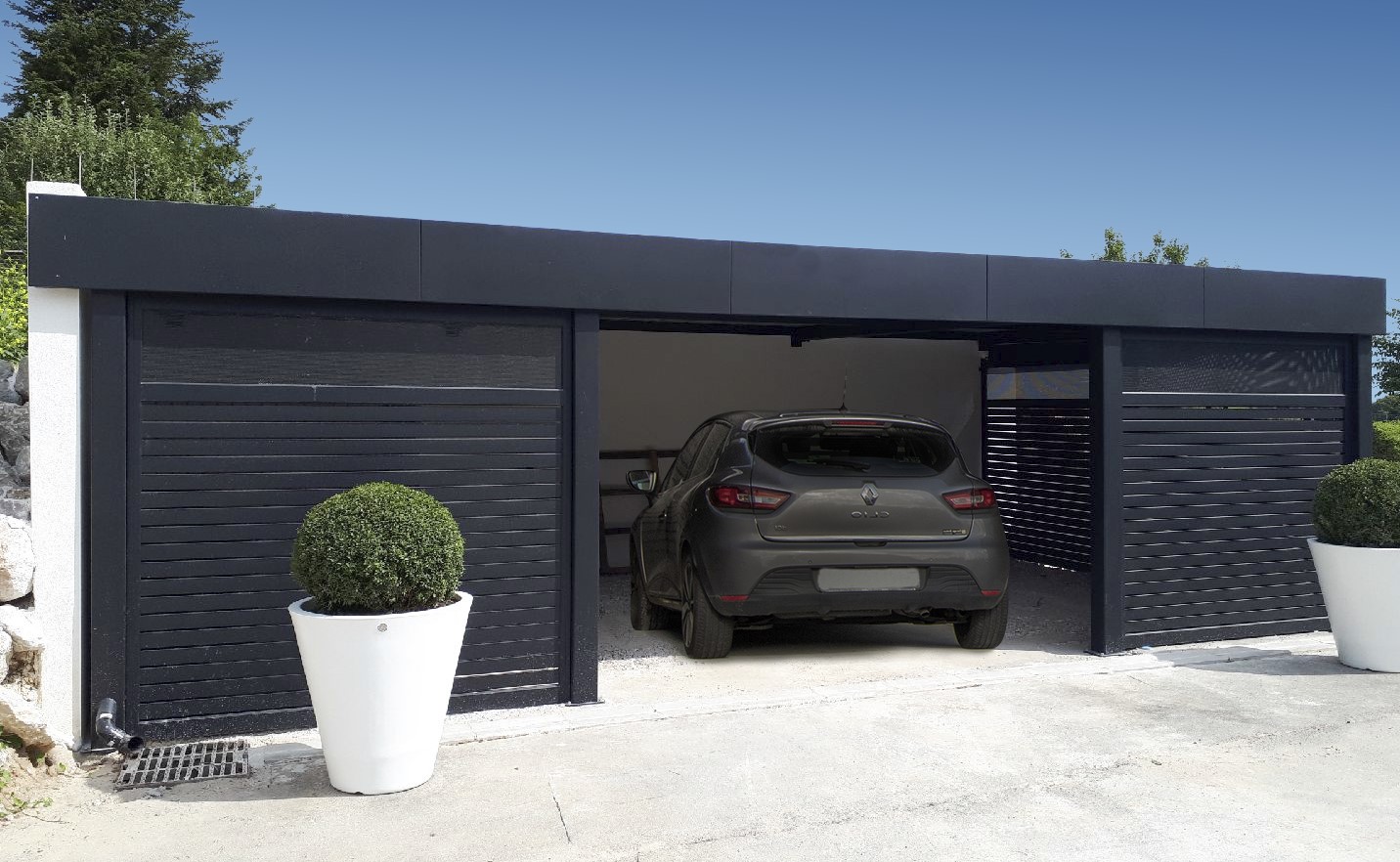 découvrez notre sélection d'abris voiture qui protègent efficacement votre véhicule des intempéries et des uv. nos modèles variés s'adaptent à tous les besoins et offrent une installation facile pour un encombrement réduit dans votre jardin.