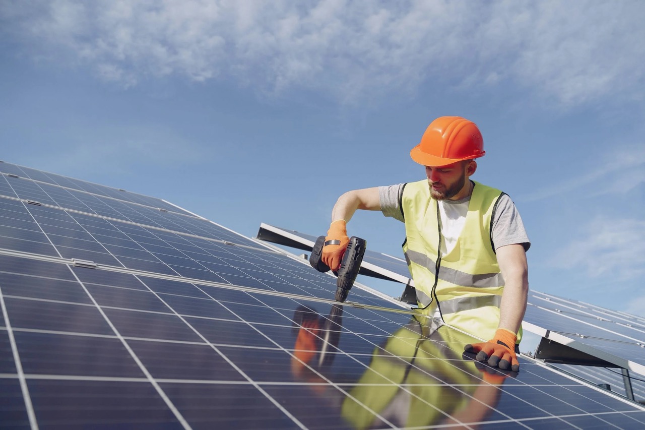 découvrez tout sur les panneaux solaires en france : avantages, installation, aides financières et meilleures pratiques pour profiter de l'énergie solaire et réduire votre empreinte carbone.