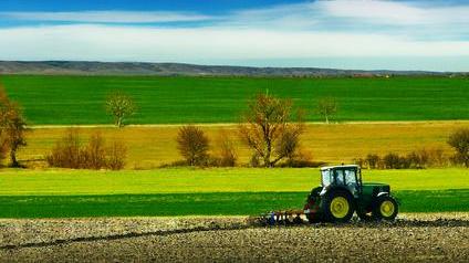 découvrez comment les agriculteurs intègrent la construction durable dans leurs pratiques, alliant innovation et respect de l'environnement pour bâtir une agriculture de demain. suivez les dernières tendances et techniques qui révolutionnent le secteur.