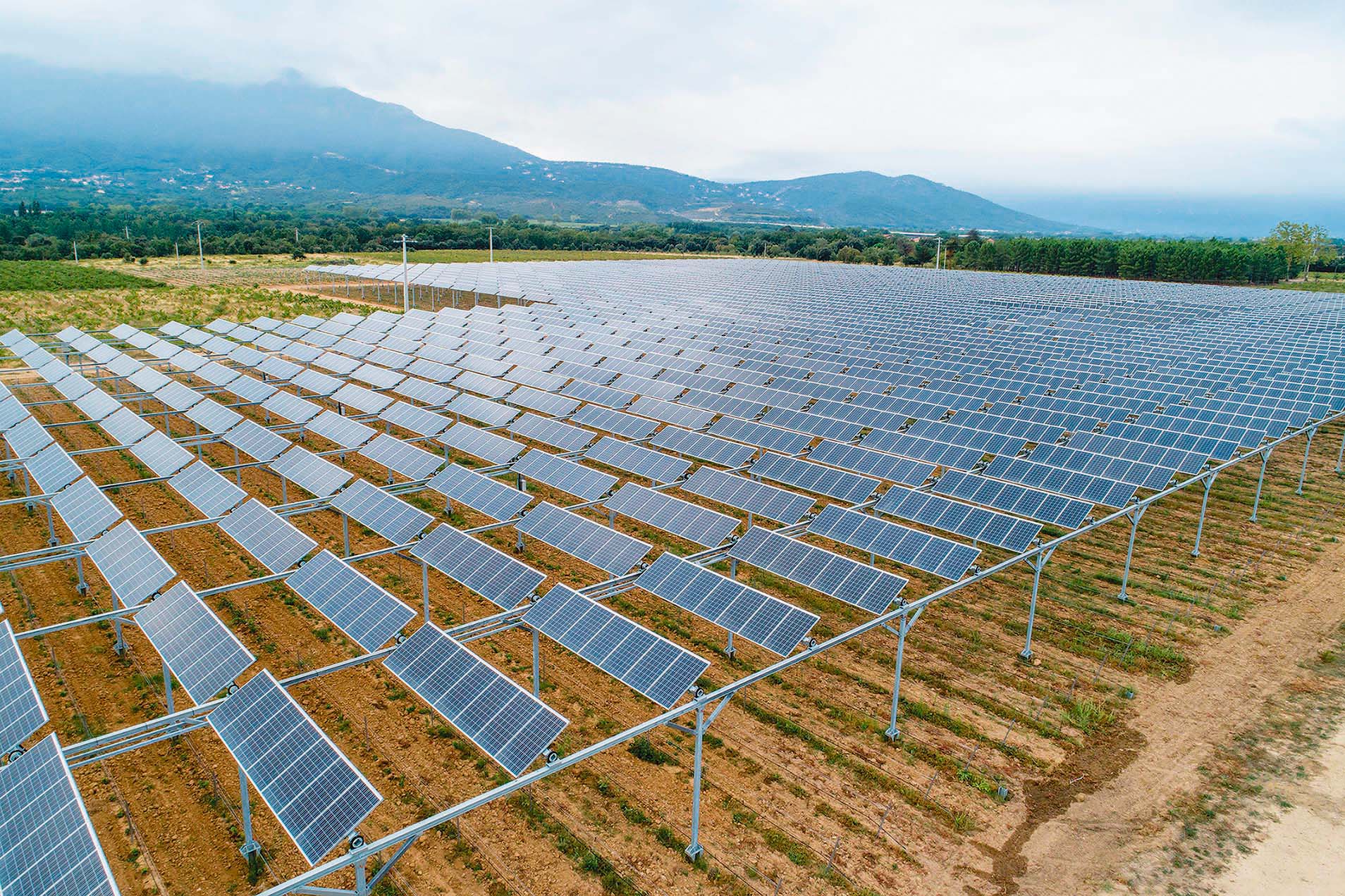 découvrez l'agrivoltaïsme, une solution innovante alliant agriculture et énergie solaire. optimisez vos terres tout en produisant de l'électricité durable, contribuant ainsi à une agriculture plus verte et respectueuse de l'environnement.