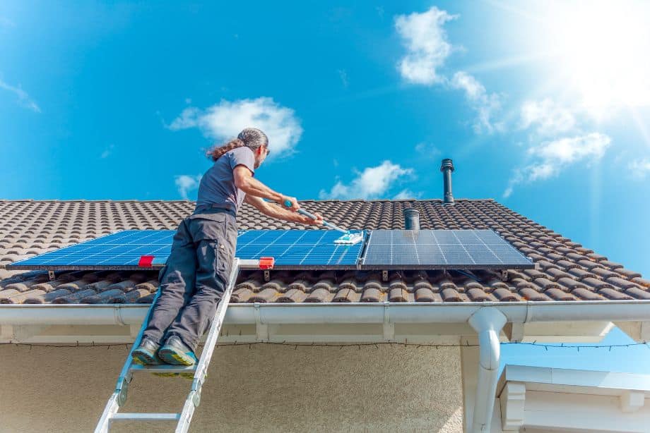 découvrez les aides disponibles pour l'installation de panneaux solaires en 2025. maximisez vos économies d'énergie et profitez des subventions et incitations gouvernementales pour investir dans les énergies renouvelables.