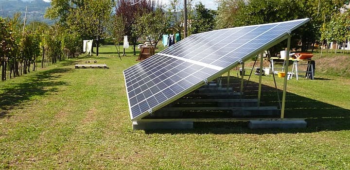 découvrez notre guide complet sur l'aide aux panneaux solaires, incluant des conseils pratiques, des subventions disponibles, et des solutions pour optimiser votre investissement tout en contribuant à un avenir durable.