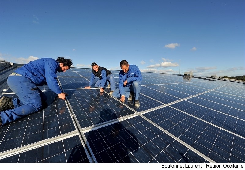 découvrez les solutions d'aide solaire en occitanie pour optimiser votre consommation d'énergie et bénéficier d'un accompagnement personnalisé dans vos projets d'installation de panneaux solaires. profitez des subventions et des conseils d'experts pour rendre votre transition énergétique réussie.