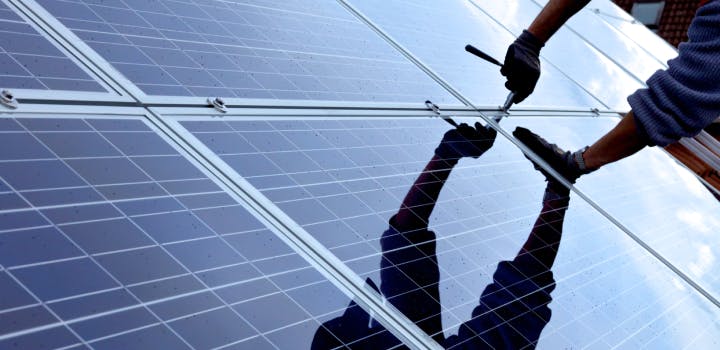 découvrez les aides disponibles pour l'installation de panneaux solaires en 2025. maximisez vos économies d'énergie et bénéficiez des subventions et incitations financières pour adopter une énergie renouvelable et durable.