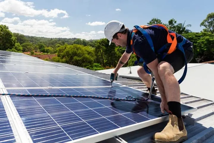 découvrez les aides de l'anah pour le photovoltaïque en 2020. informez-vous sur les subventions, astuces et conseils pour optimiser l'installation de panneaux solaires chez vous.