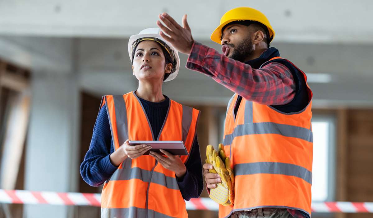 découvrez le métier de conducteur de travaux : ses responsabilités, compétences requises et défis sur le terrain. apprenez comment gérer efficacement les projets de construction, coordonner les équipes et garantir la qualité des ouvrages tout en respectant les délais et le budget.