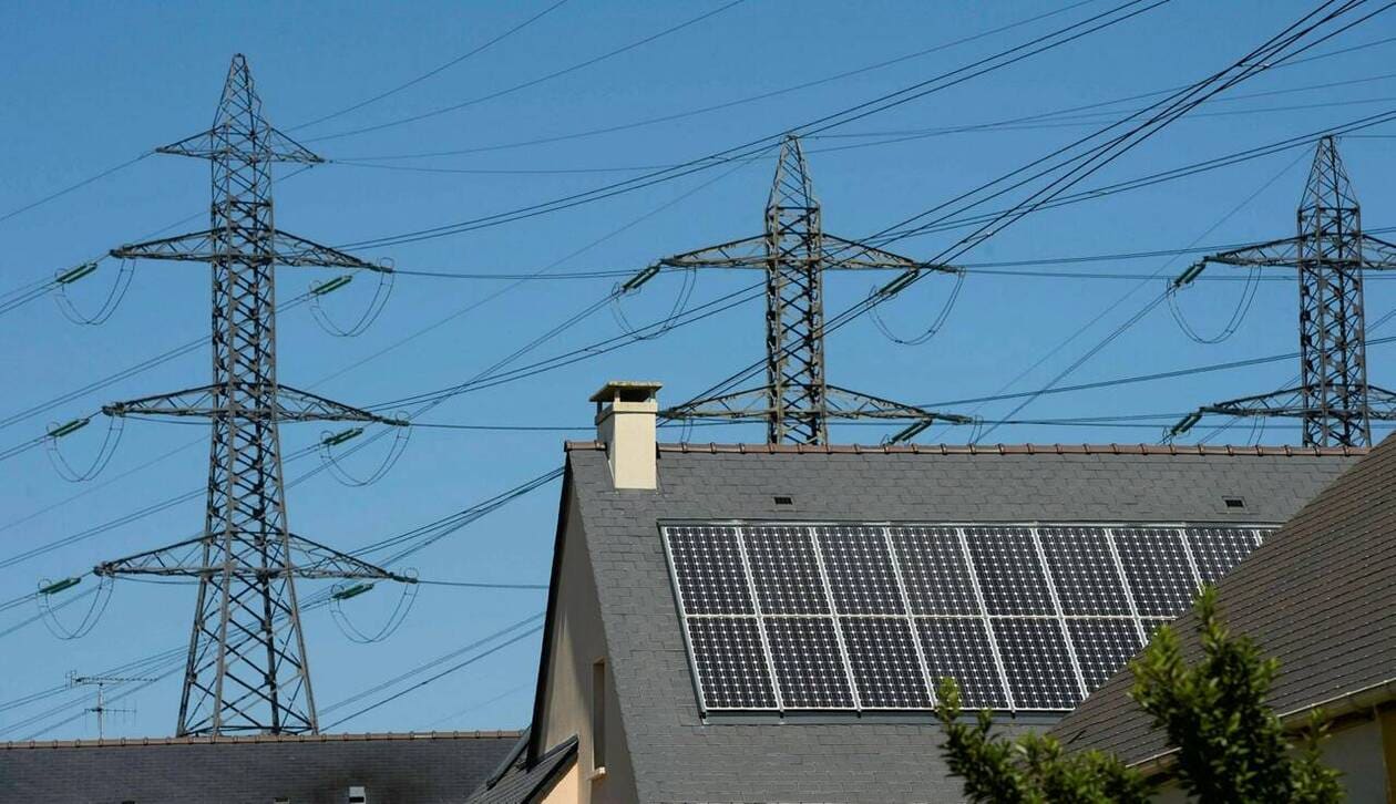 découvrez nos solutions d'assurance photovoltaïque pour protéger votre installation de panneaux solaires. bénéficiez d'une couverture complète contre les risques techniques et environnementaux, garantissant ainsi la sécurité de votre investissement et une tranquillité d'esprit. optez pour une protection adaptée à vos besoins et maximisez le rendement de votre énergie renouvelable.
