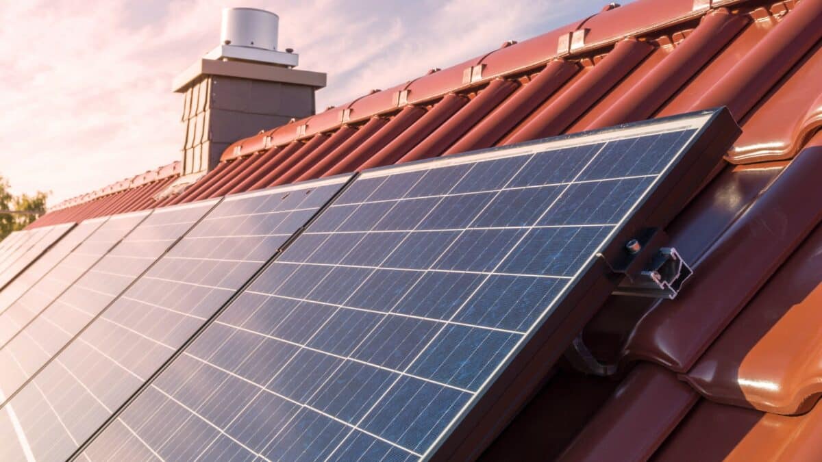 découvrez comment l'assurance photovoltaïque protège votre investissement en énergies solaires. bénéficiez d'une couverture adaptée pour sécuriser vos panneaux solaires et optimiser votre rentabilité. informez-vous sur les meilleures options d'assurance pour votre solution photovoltaïque.