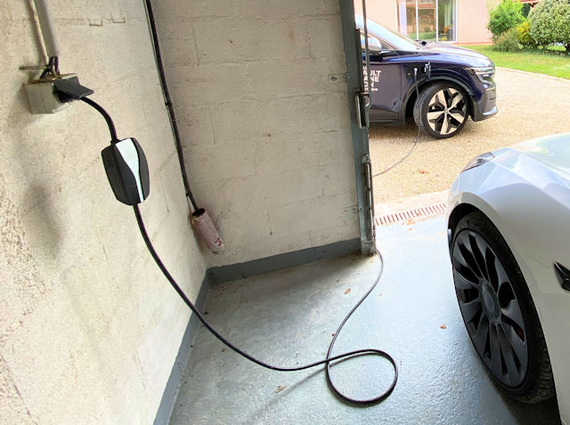 découvrez comment l'auto-électricité peut transformer votre maison en une source d'énergie autonome et durable. explorez des solutions innovantes pour produire, stocker et consommer votre propre électricité, tout en réduisant votre empreinte carbone et vos factures énergétiques.