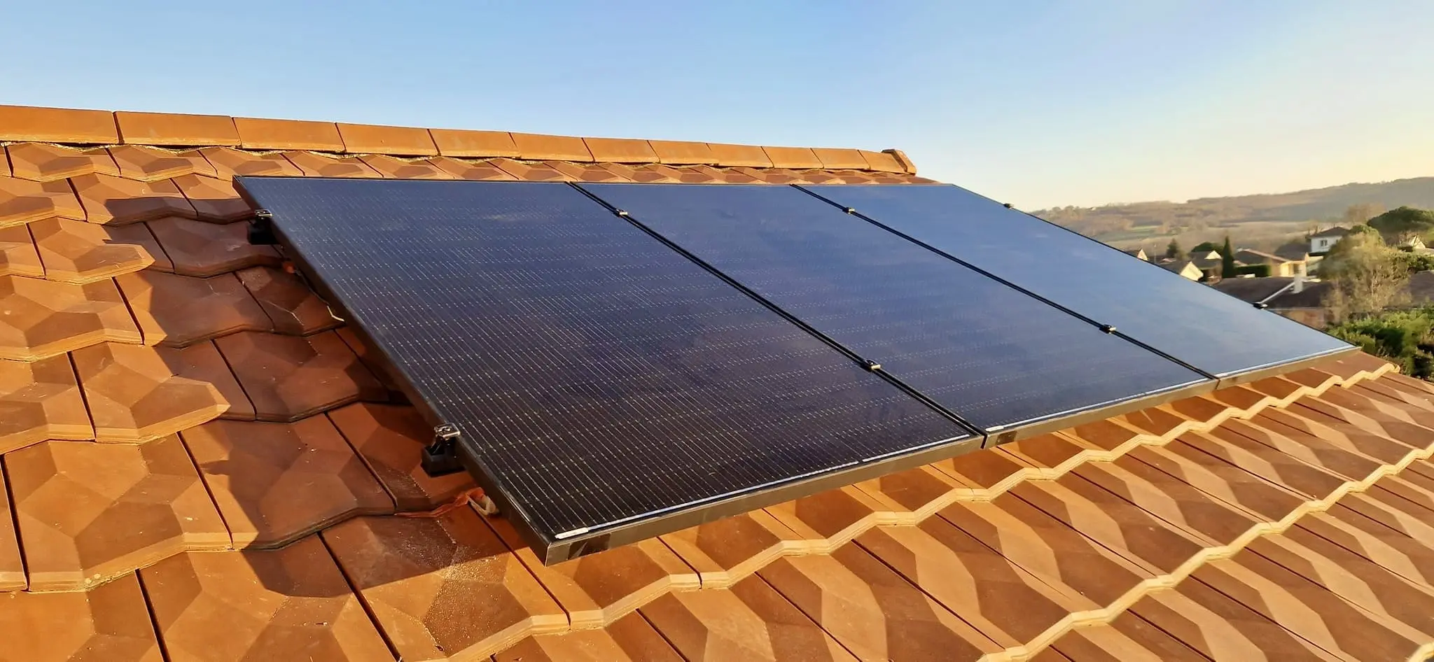découvrez comment réaliser l'auto-installation de panneaux solaires chez vous. suivez notre guide étape par étape pour optimiser votre consommation d'énergie tout en réalisant des économies sur vos factures. bénéficiez de conseils pratiques, d'astuces et des meilleures pratiques pour une installation réussie et respectueuse de l'environnement.