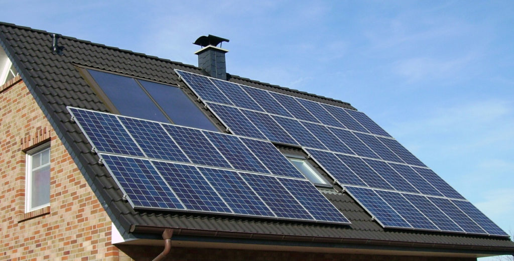 découvrez le fonctionnement de l'autoconsommation, une solution énergétique durable qui permet de produire et consommer sa propre électricité. optimisez vos ressources et réduisez vos factures avec des panneaux solaires adaptés à votre foyer.