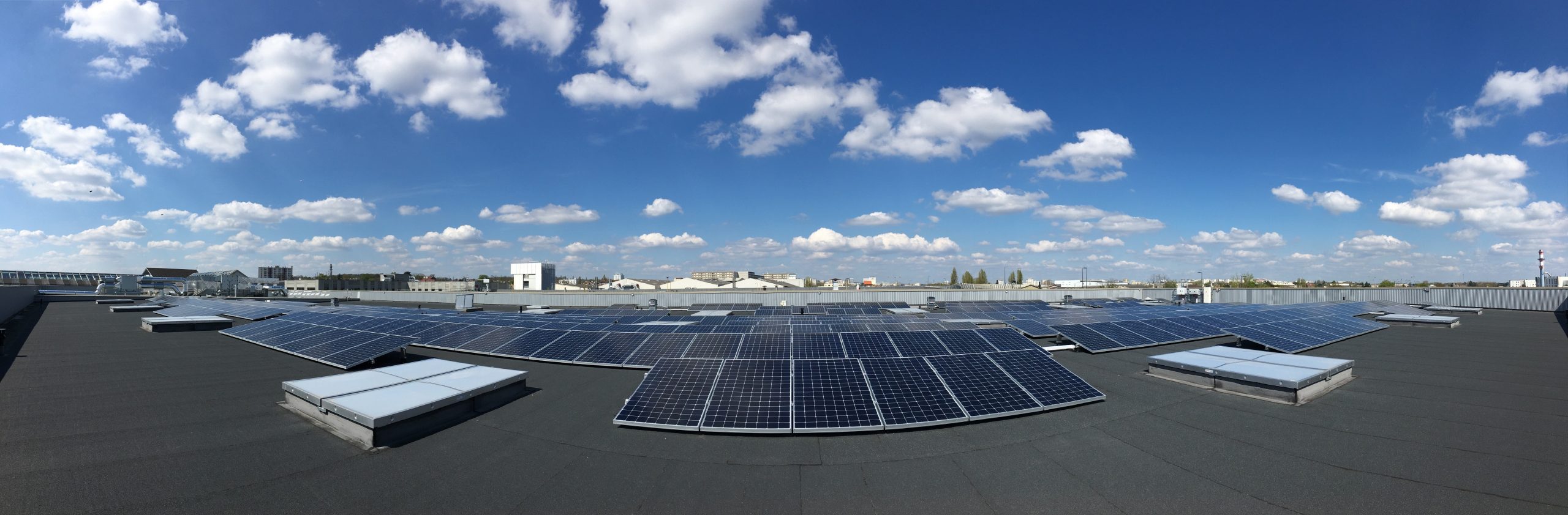 découvrez comment l'autoconsommation avec stockage permet de maximiser votre indépendance énergétique. apprenez à optimiser l'utilisation de l'énergie solaire grâce à des solutions de stockage efficaces, réduisant ainsi vos factures et permettant une gestion durable de l'énergie.