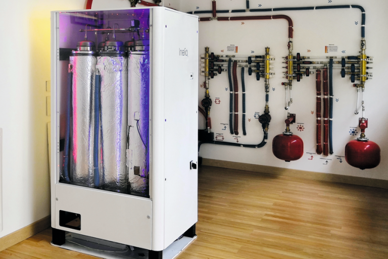 découvrez tout sur l'autoconsommation avec batterie : maximisez l'utilisation de votre énergie solaire, réduisez vos factures d'électricité et contribuez à un avenir plus durable. apprenez comment stocker l'énergie excédentaire et l'utiliser quand vous en avez le plus besoin.