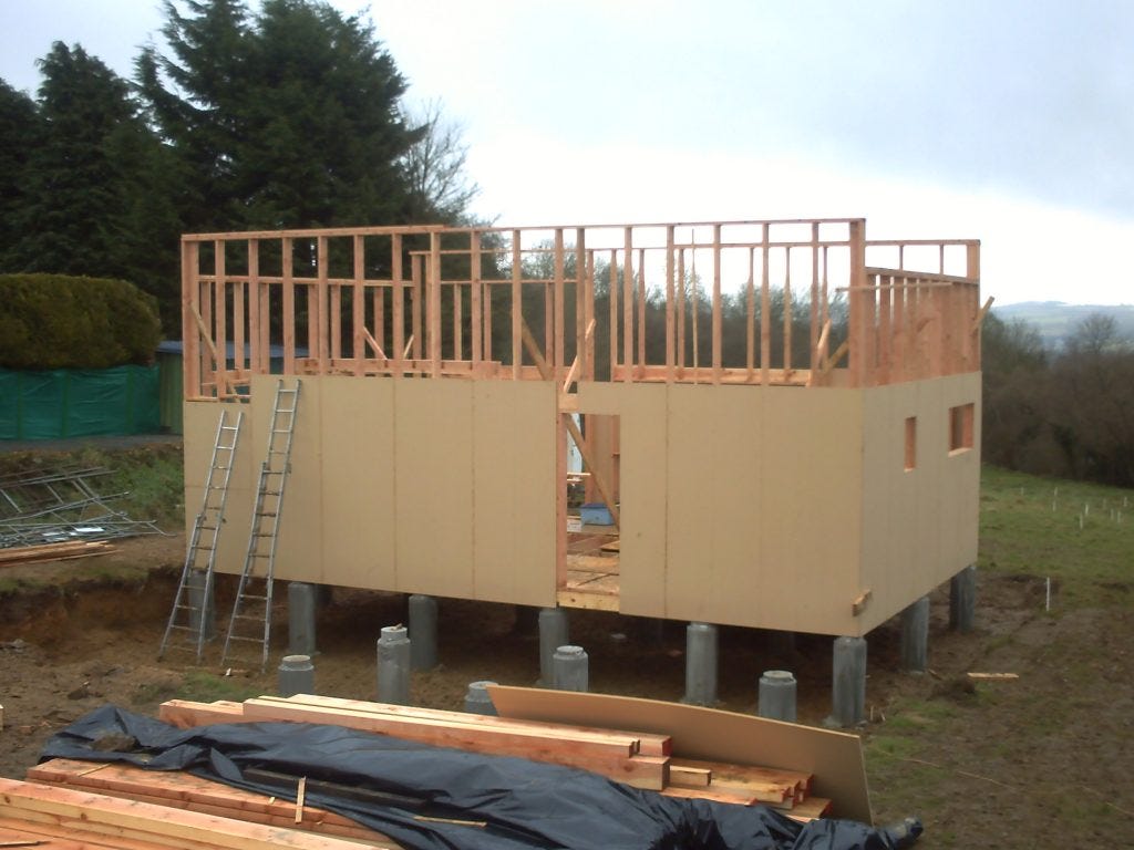 découvrez l'univers de l'autoconstruction en bois ! apprenez les techniques, les conseils pratiques et les astuces pour réaliser votre projet d'habitat durable, alliant esthétisme et écologie. transformez vos idées en réalité et bâtissez votre chez-vous avec des matériaux naturels.