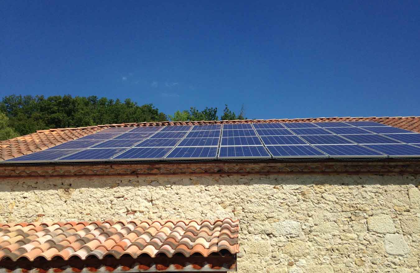découvrez comment l'autofinancement des panneaux solaires edf vous permet de réduire vos factures d'énergie tout en investissant dans une source d'énergie renouvelable. profitez d'une solution économique et écologique pour votre maison. informez-vous dès maintenant sur les avantages et les étapes pour réaliser votre projet solaire.