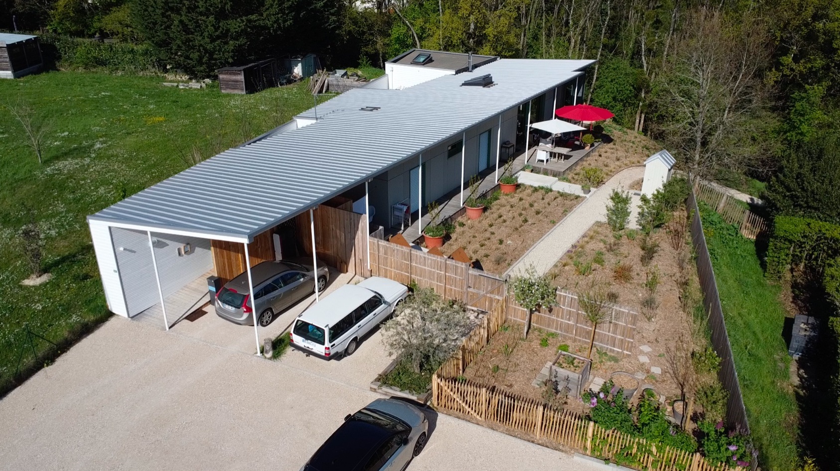 découvrez le concept de maison passive autonome : une habitation éco-responsable qui génère sa propre énergie tout en offrant un confort optimal. apprenez-en plus sur ses avantages écologiques et économiques.