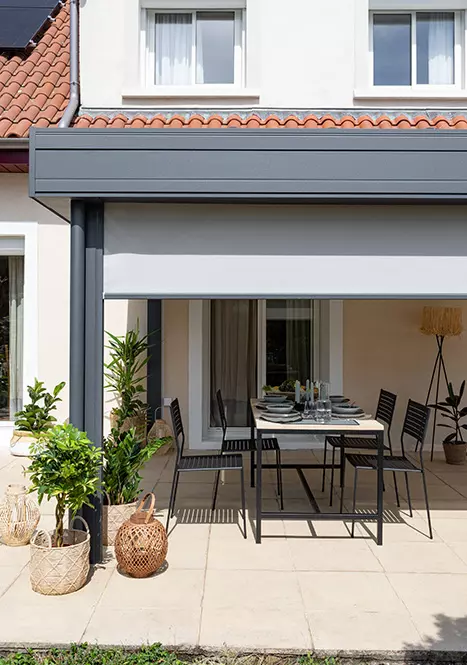 découvrez notre sélection d'auvents élégants et fonctionnels pour protéger vos espaces extérieurs. idéal pour créer une ombre confortable et embellir votre maison tout en préservant vos meubles du soleil et des intempéries.