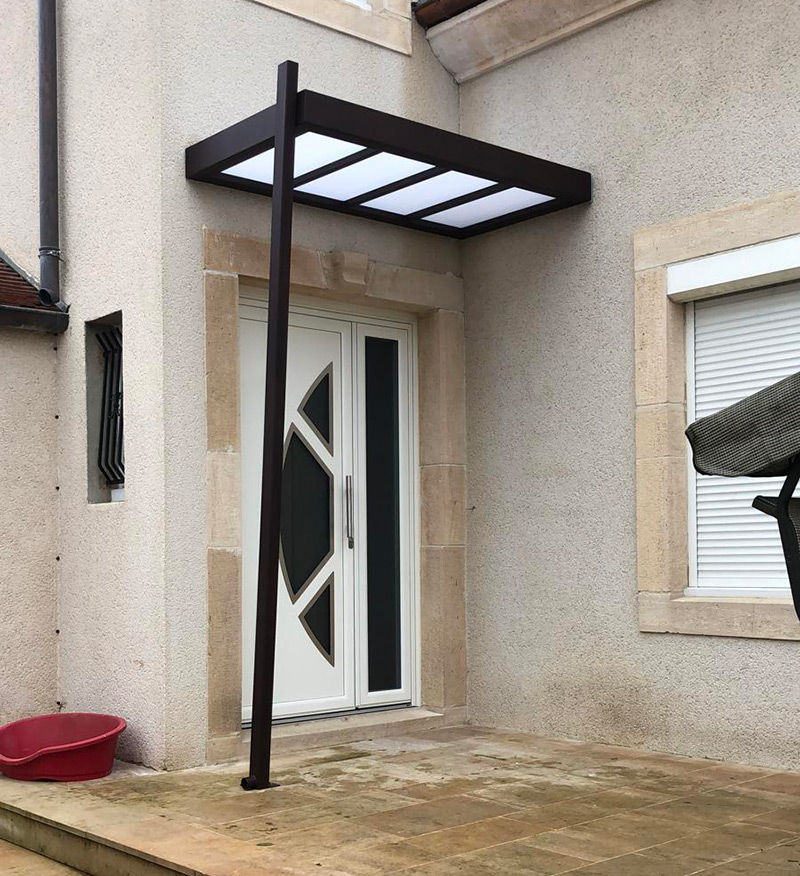 découvrez nos auvents élégants et fonctionnels, idéaux pour protéger votre espace extérieur des intempéries tout en ajoutant une touche esthétique à votre maison. profitez d'un abri pratique et design pour vos moments de détente en plein air.