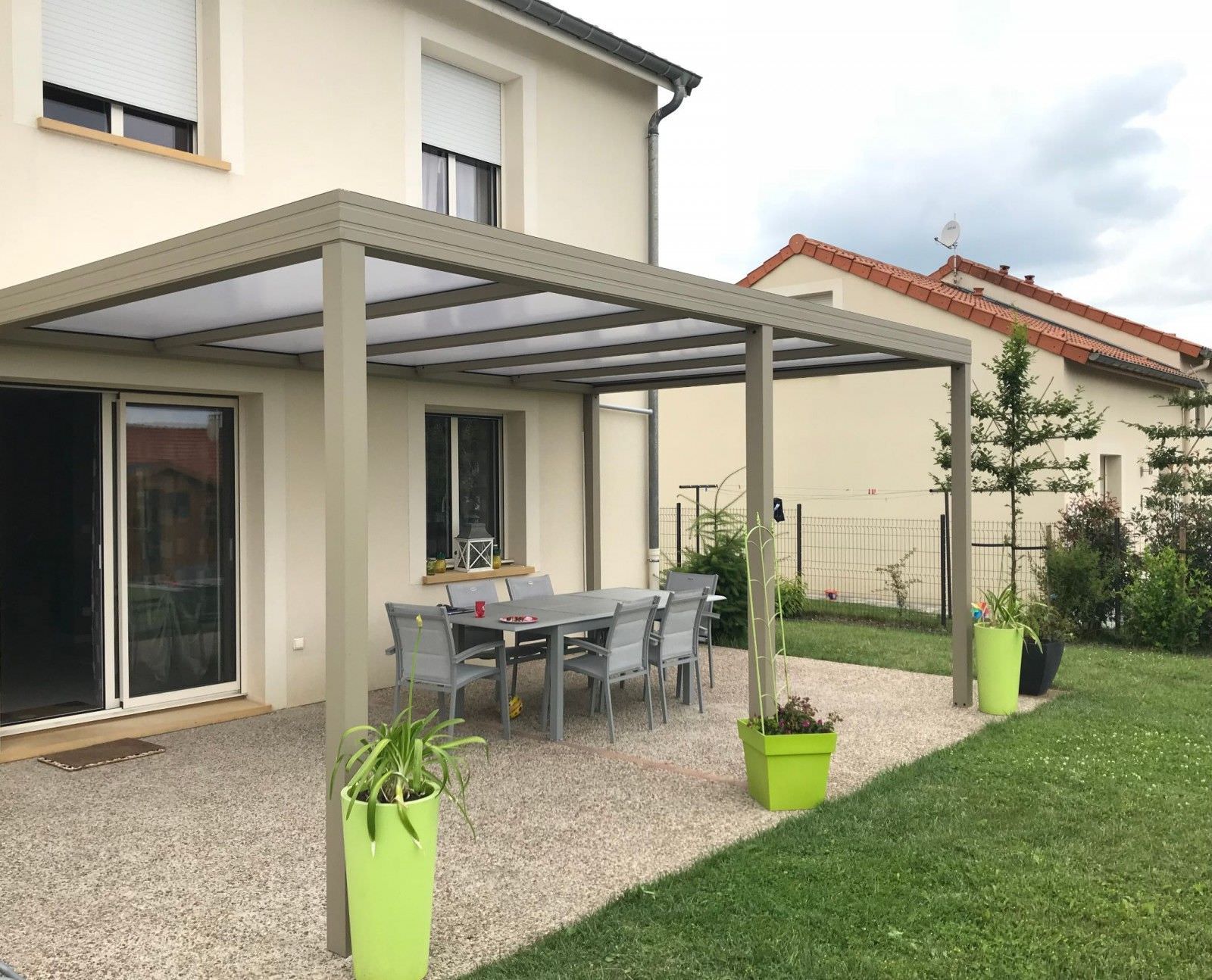 découvrez nos auvents élégants et fonctionnels, parfaits pour protéger votre terrasse ou votre entrée des intempéries tout en ajoutant une touche de style à votre extérieur.