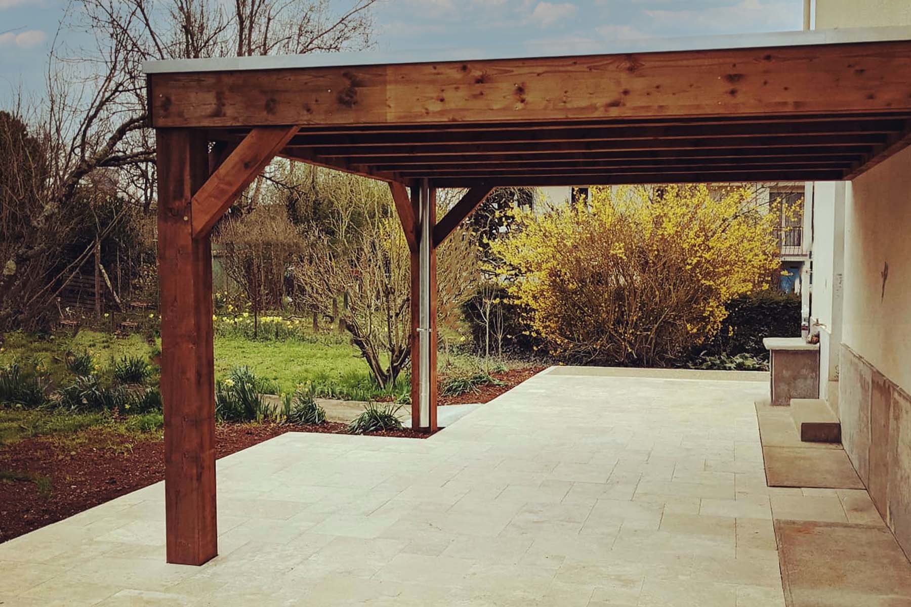 découvrez notre gamme d'auvents élégants et fonctionnels, parfaits pour protéger votre espace extérieur du soleil et des intempéries. alliez style et praticité avec des matériaux durables et des designs variés adaptés à tous les types de façades.