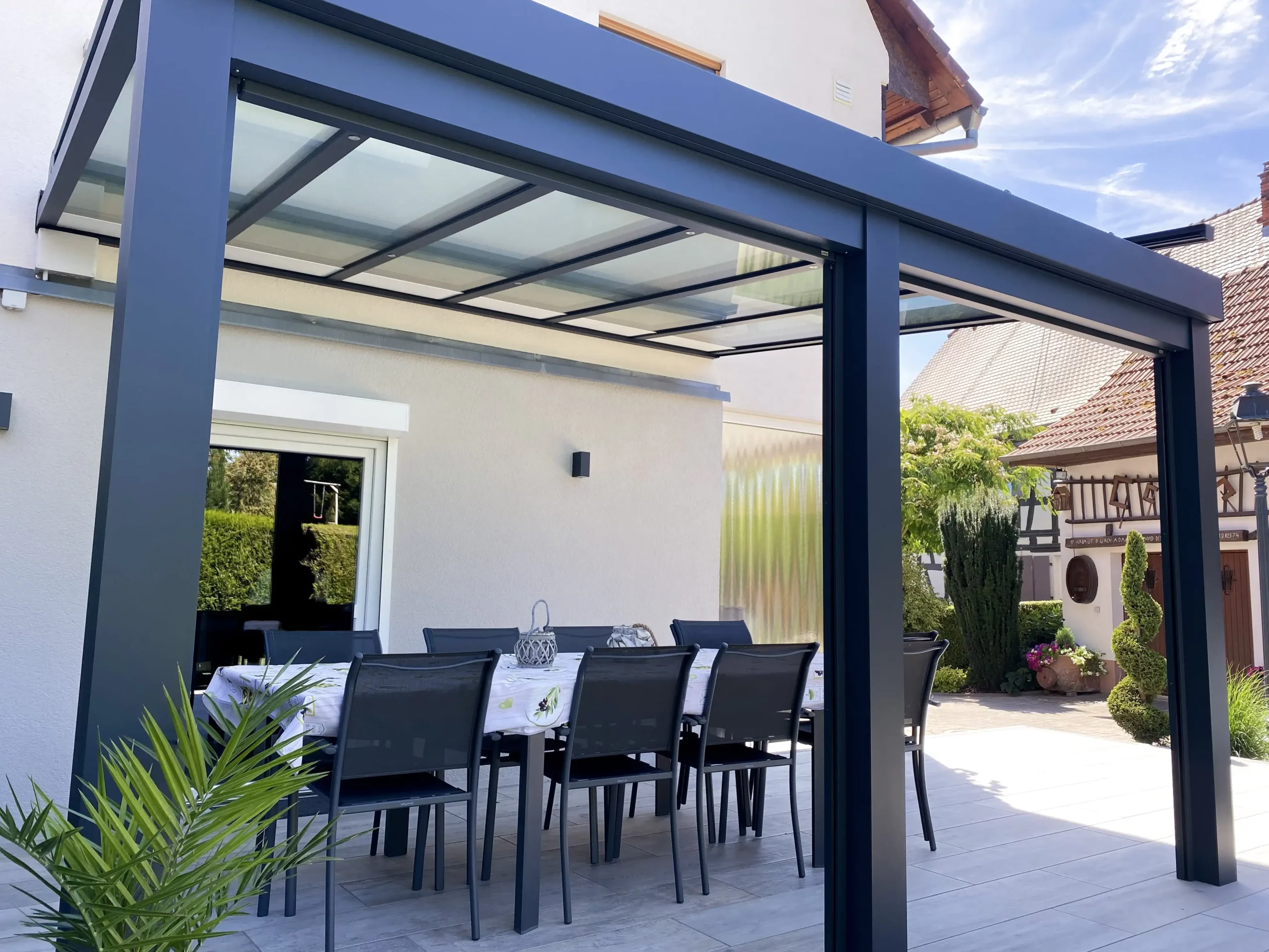 découvrez tout sur les auvents, des solutions pratiques pour améliorer votre espace extérieur. protégez-vous du soleil et de la pluie tout en embellissant votre maison. explorez les différents types d'auvents, styles et matériaux pour trouver celui qui correspond à vos besoins.