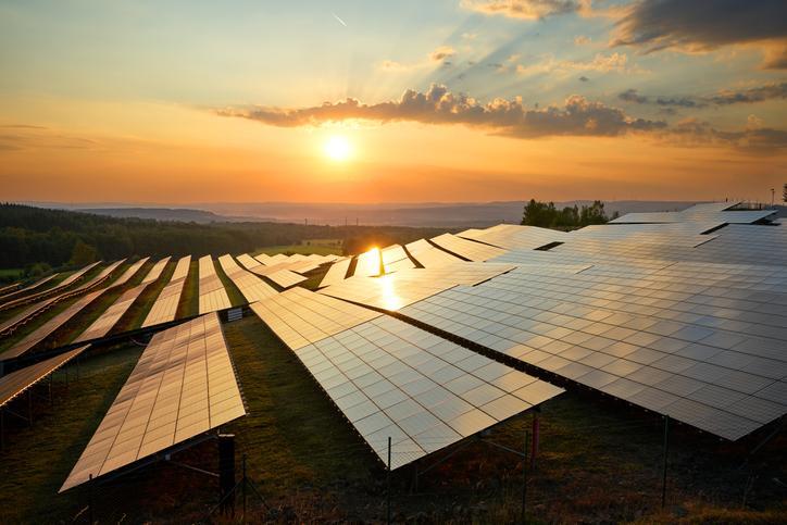 découvrez les avantages et inconvénients de l'énergie solaire. explorez comment cette source d'énergie renouvelable peut contribuer à la durabilité tout en considérant ses limites et défis.