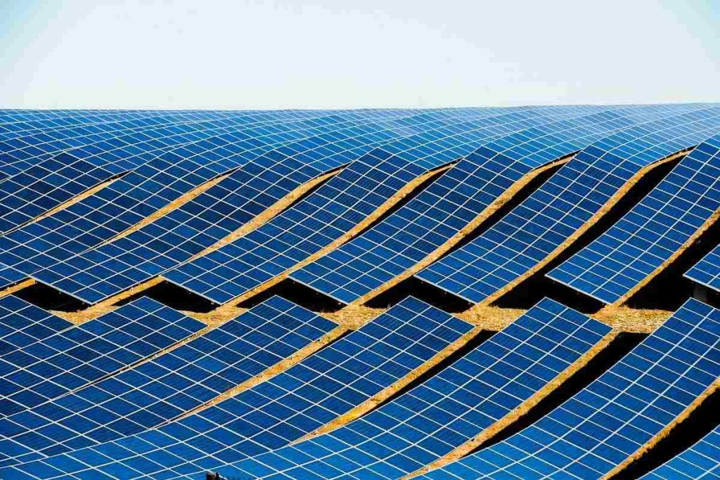 découvrez les avantages et inconvénients des centrales photovoltaïques dans notre article détaillé. analysez leur impact sur l'environnement, les économies d'énergie, ainsi que les défis techniques et économiques associés à cette source d'énergie renouvelable.