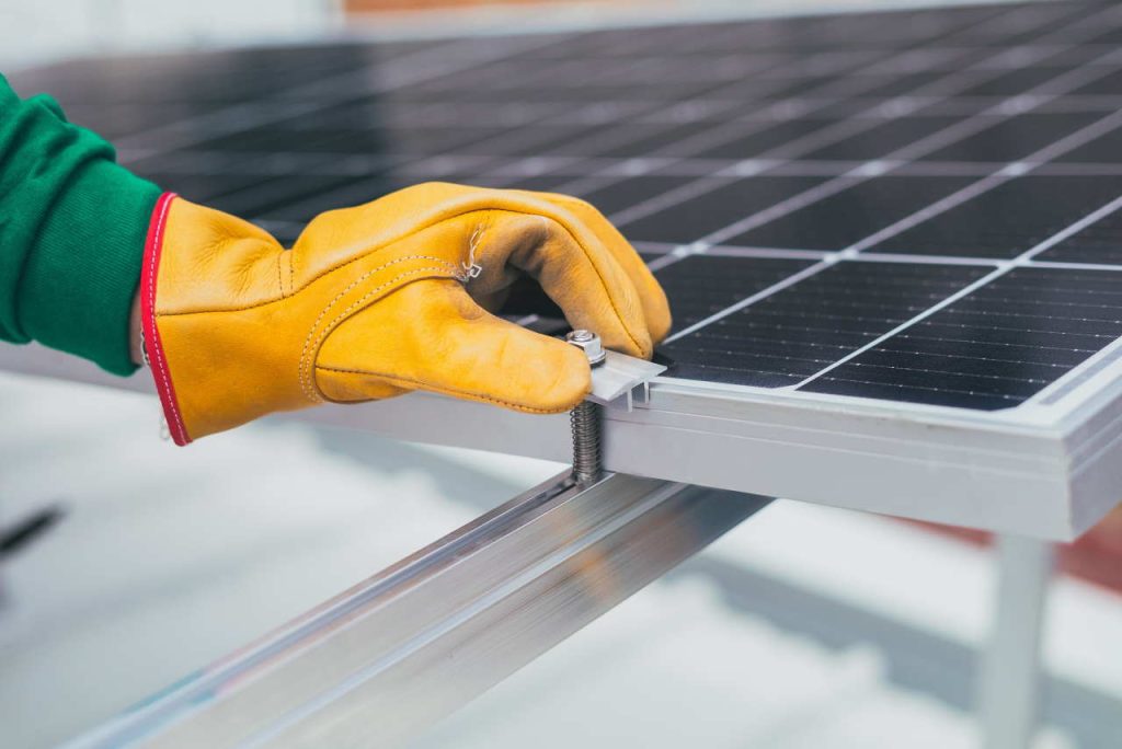 découvrez les avantages et les inconvénients de l'énergie solaire. cette source d'énergie renouvelable présente des bénéfices écologiques et économiques tout en soulevant des défis techniques et d'investissement. informez-vous pour faire un choix éclairé sur votre consommation énergétique.