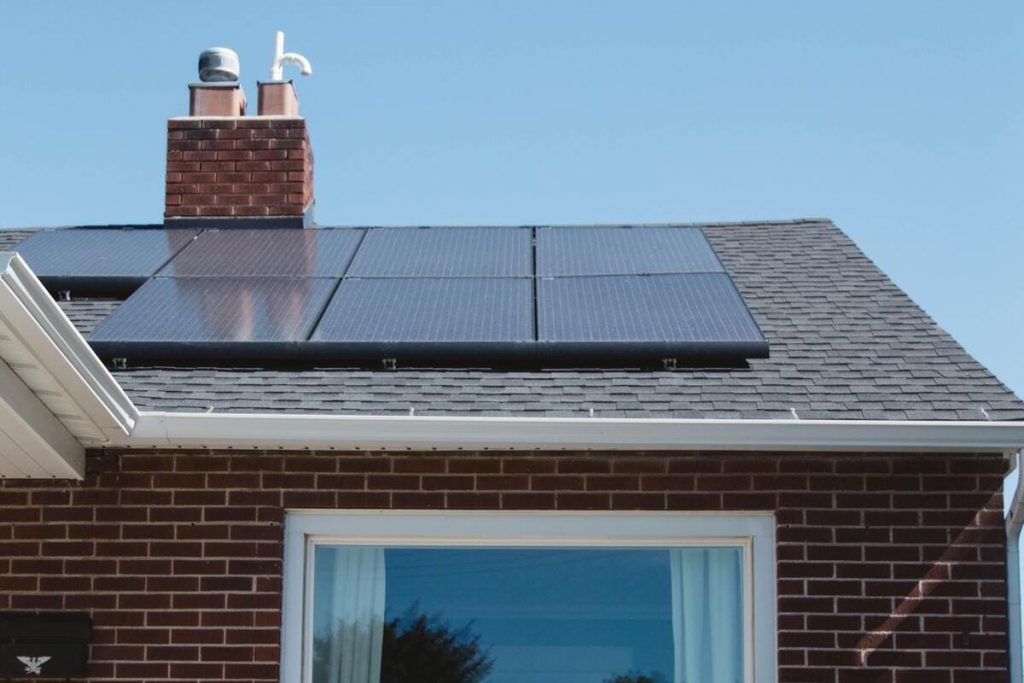 découvrez les avantages et inconvénients des panneaux photovoltaïques. informez-vous sur leur impact sur l'environnement, les économies d'énergie, et les coûts d'installation pour prendre une décision éclairée sur l'énergie solaire.