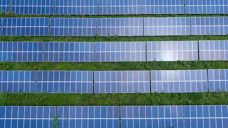 découvrez les avantages et inconvénients des panneaux photovoltaïques pour mieux comprendre leur impact sur votre consommation d'énergie et l'environnement. informez-vous sur leur rentabilité, leur durabilité et les défis associés à leur installation.