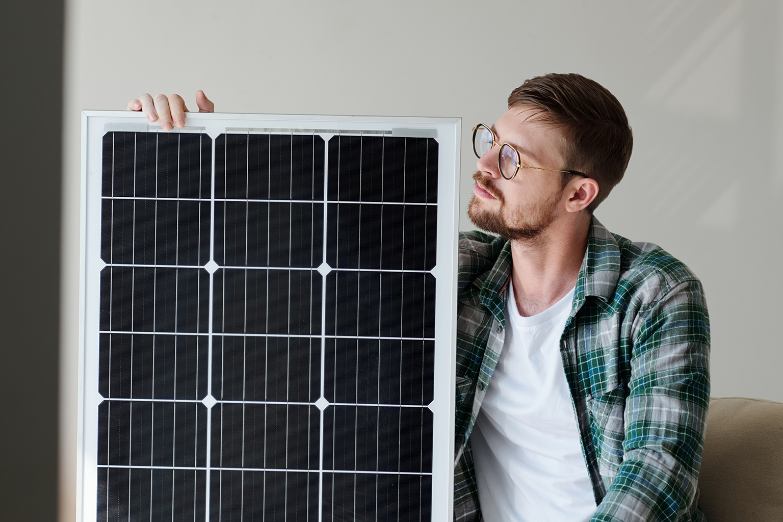 découvrez les avantages et inconvénients des panneaux photovoltaïques. informez-vous sur les bénéfices écologiques et économiques ainsi que sur les contraintes à prendre en compte avant d'investir dans l'énergie solaire.