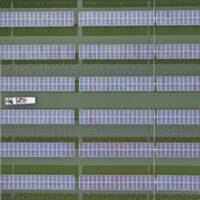 découvrez les avantages et inconvénients des panneaux photovoltaïques : un guide complet pour comprendre l'impact écologique, les économies d'énergie et les coûts associés à cette technologie durable.