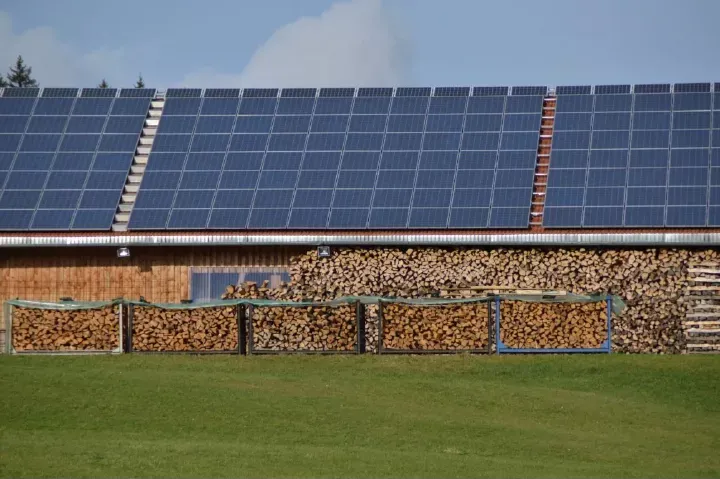 découvrez notre avis complet sur les hangars photovoltaïques : avantages, inconvénients et retour d'expérience. informez-vous sur cette solution d'énergie renouvelable qui allie efficacité et rentabilité pour les entreprises.