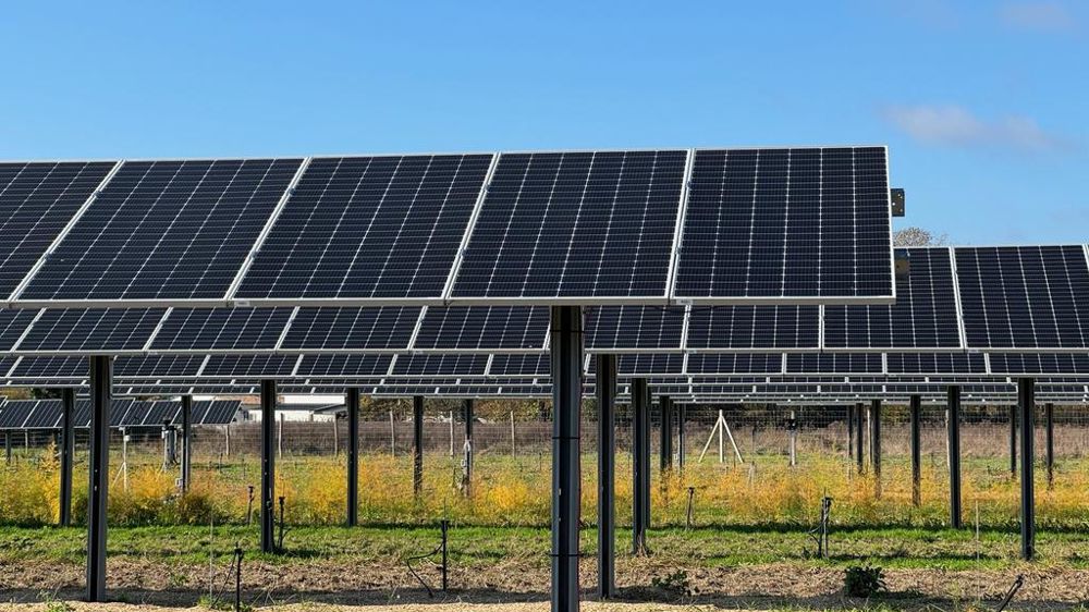 découvrez nos solutions de location photovoltaïque pour produire votre propre électricité verte. profitez d'une installation optimisée, sans investissement initial, tout en réduisant votre empreinte carbone. transformez votre toit en source d'énergie renouvelable dès aujourd'hui !