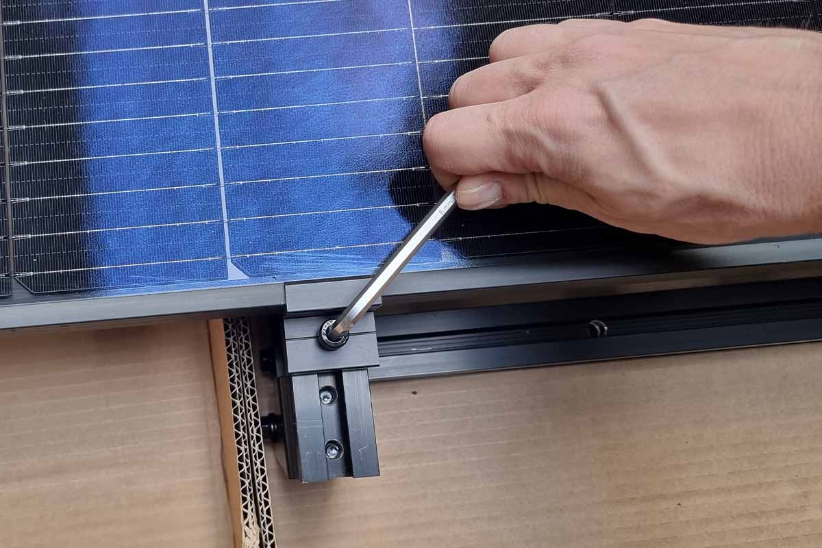 découvrez notre avis complet sur les panneaux solaires : avantages, inconvénients et critères de choix pour profiter au mieux de l'énergie solaire. informez-vous avant d'investir dans des solutions écologiques et économiques.