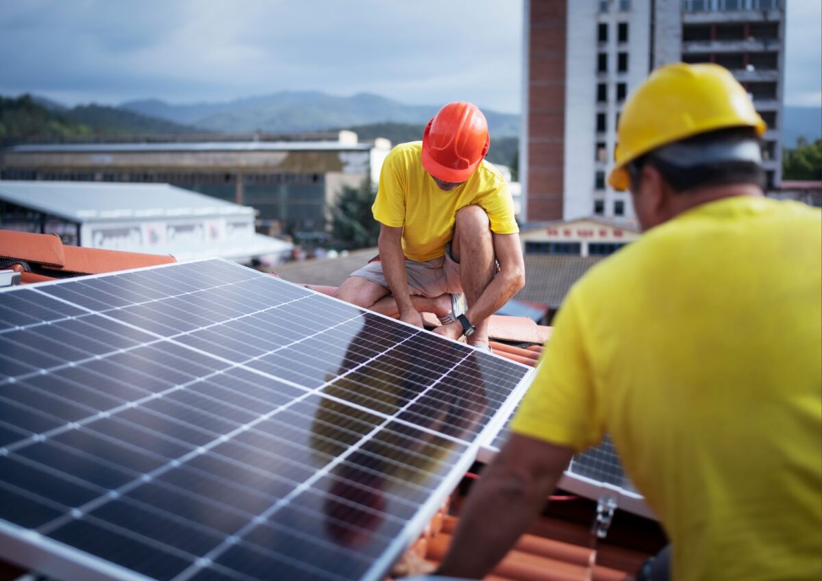 découvrez notre guide complet sur les avis concernant les installations photovoltaïques. explorez les retours d'expérience, les avantages et les inconvénients, ainsi que des conseils pour choisir le meilleur système solaire adapté à vos besoins. informez-vous pour faire un choix éclairé sur l'énergie solaire.