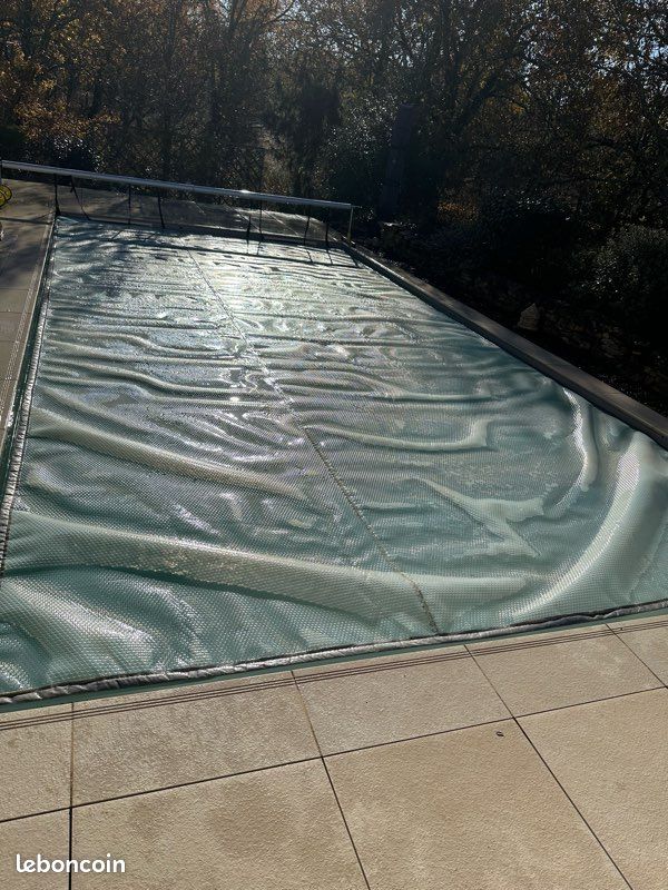 découvrez notre bache solaire pour piscine, idéale pour maintenir la température de l'eau, réduire l'évaporation et protéger votre bassin des débris. profitez d'une baignade agréable tout en économisant sur le chauffage et en simplifiant l'entretien de votre piscine.