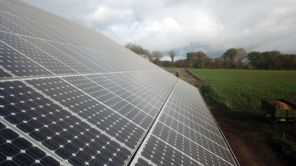 découvrez le bail emphytéotique photovoltaïque, un contrat innovant permettant de tirer parti de l'énergie solaire tout en valorisant des terrains. idéal pour les propriétaires fonciers et les développeurs d'énergie renouvelable, ce bail offre des avantages liés à la durabilité et à l'exploitation optimisée des ressources énergétiques.