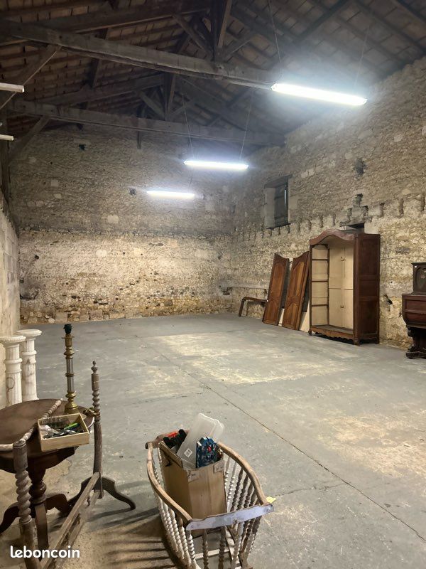 découvrez tout ce qu'il faut savoir sur le bail de hangar : définition, modalités, avantages et conseils pour bien rédiger votre contrat. facilitez la gestion de vos espaces de stockage avec les informations essentielles sur les baux de hangar.