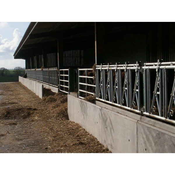 découvrez le bardage en béton agricole, une solution durable et esthétique pour protéger vos infrastructures agricoles. résistant aux intempéries et facile à entretenir, ce bardage offre une isolation optimale tout en sublimant l'apparence de vos bâtiments. idéal pour les exploitations souhaitant allier fonctionnalité et modernité.