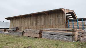 découvrez nos solutions de bardage en bois spécialement conçues pour les bâtiments agricoles. alliant esthétisme et durabilité, notre bardage offre une protection optimale contre les intempéries tout en respectant l'environnement. idéal pour moderniser votre exploitation tout en préservant son authenticité.