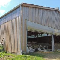 découvrez notre gamme de bardage en bois spécialement conçu pour les structures agricoles. alliant esthétisme et durabilité, notre bardage protège vos installations tout en offrant une isolation optimale. idéal pour les exploitations agricoles, il se fonde harmonieusement dans le paysage rural. optez pour une solution écologique et performante.