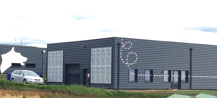 découvrez notre bâtiment spacieux de 500m2, idéal pour vos projets professionnels ou personnels. cet espace polyvalent offre de nombreuses possibilités d'aménagement et est situé dans un emplacement stratégique, facilitant l'accès et la visibilité. profitez d'un environnement moderne et adaptable pour répondre à tous vos besoins.