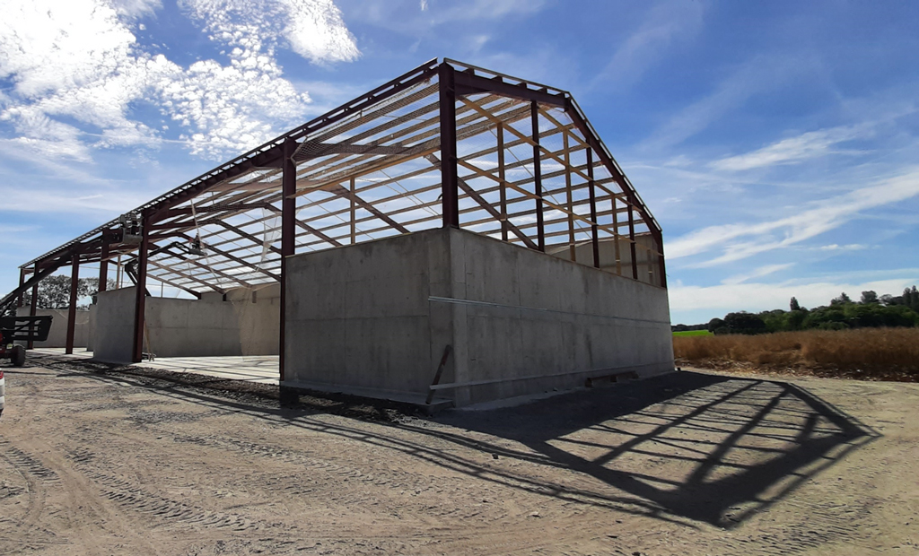découvrez notre gamme complète de bâtiments agricoles conçus pour répondre à tous vos besoins en matière d'élevage et de culture. des structures durables et fonctionnelles pour optimiser votre exploitation.