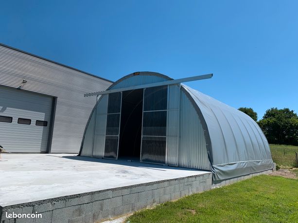 découvrez notre kit de bâtiment agricole en bois, alliant robustesse et durabilité. idéal pour vos projets agricoles, ce kit est facile à assembler et respecte l'environnement. optimisez votre espace de travail tout en bénéficiant d'une structure esthétique et fonctionnelle.